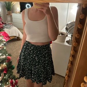 Princess Polly size 6 green floral skirt